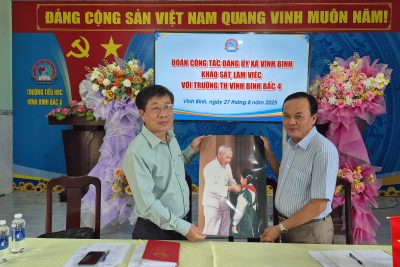 ẢNH: ĐỒNG CHÍ NGUYỄN VĂN THOÀN – BÍ THƯ ĐẢNG ỦY XÃ VĨNH BÌNH ĐẾN THĂM TRƯỜNG