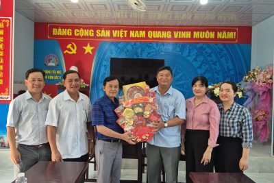 ĐẢNG ỦY – ỦY BAN NHÂN DÂN – ỦY BAN MTTQ VIỆT NAM XÃ VĨNH BÌNH THĂM, CHÚC TẾT TẠI TRƯỜNG TH VĨNH BÌNH BẮC 4