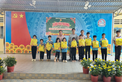 RỘN RÀNG NGÀY HỘI “MỪNG ĐẢNG – MỪNG XUÂN” CHỦ ĐỀ “XUÂN YÊU THƯƠNG” VÀ CHƯƠNG TRÌNH THẮP SÁNG ƯỚC MƠ THIẾU NHI VIỆT NAM TẠI LIÊN ĐỘI TRƯỜNG TIỂU HỌC VĨNH BÌNH BẮC 4