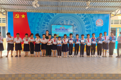 TỔ CHỨC THÀNH CÔNG CUỘC THI HÙNG BIỆN TIẾNG ANH NĂM HỌC 2025-2026